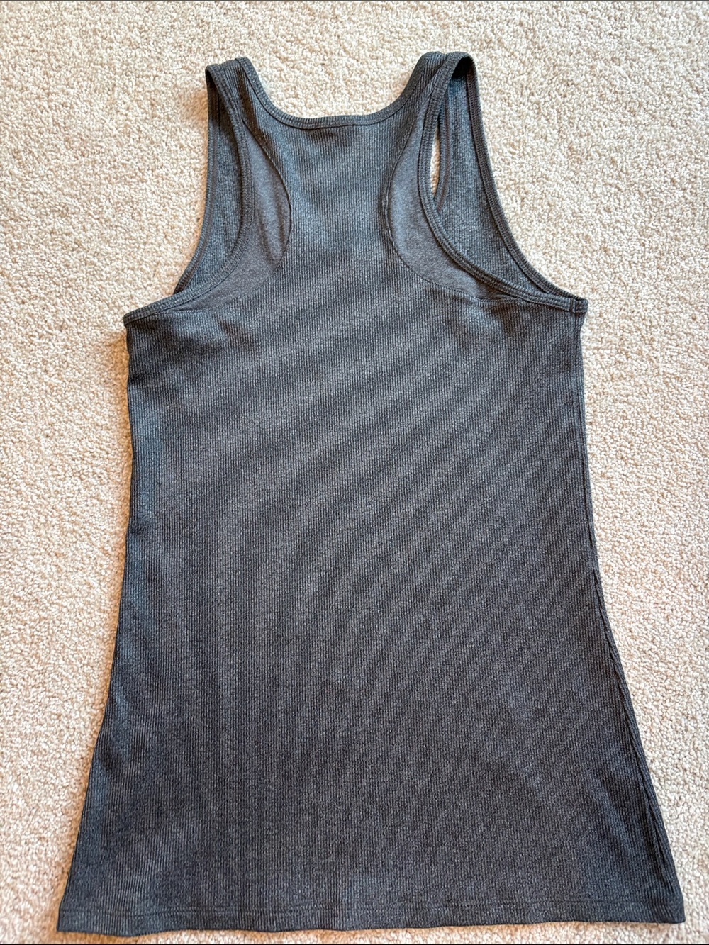 3 Under Armour Active Tank Tops - Picture 12 of 15